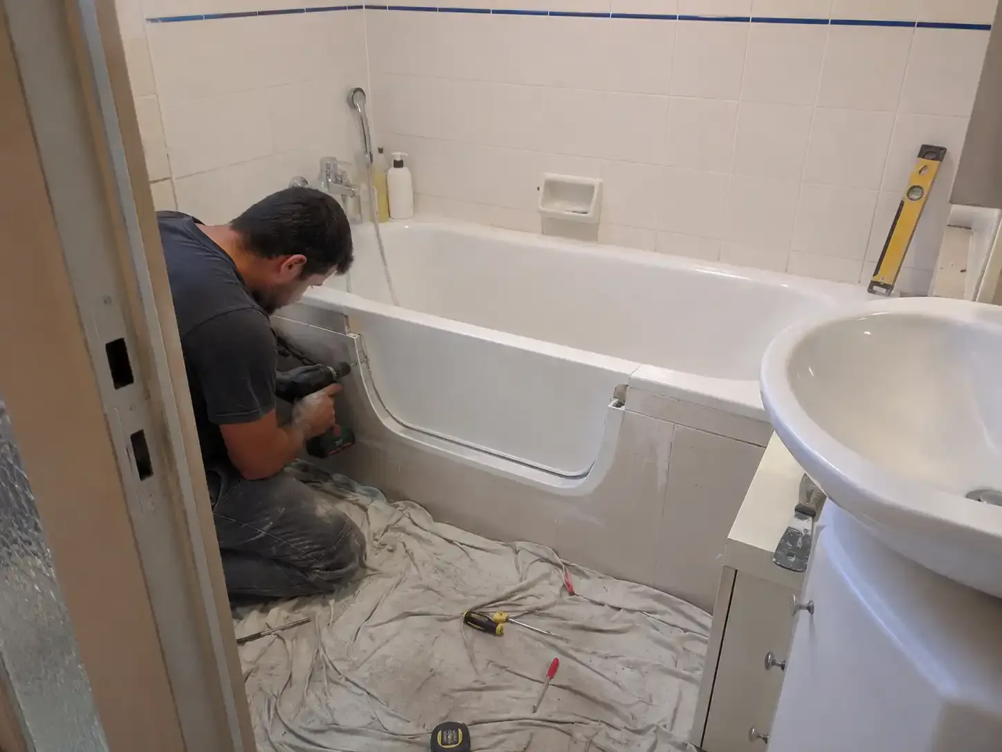 Image installateur douche senior 8 douche pmr france